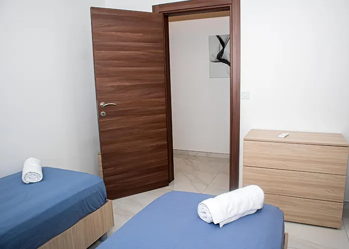 Qawra Two Bedroom New Lägenhet *