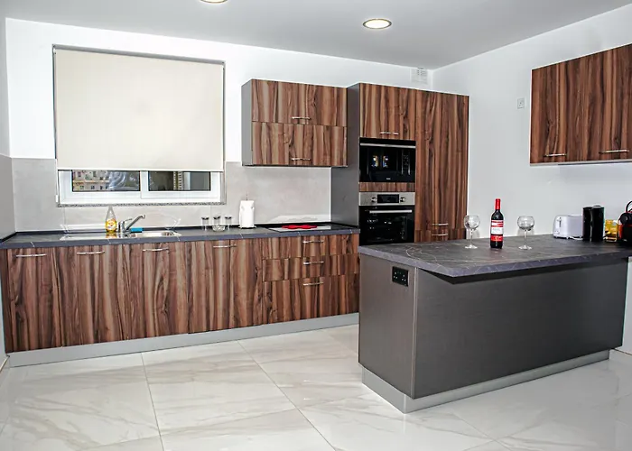 Qawra Two Bedroom New Lägenhet *